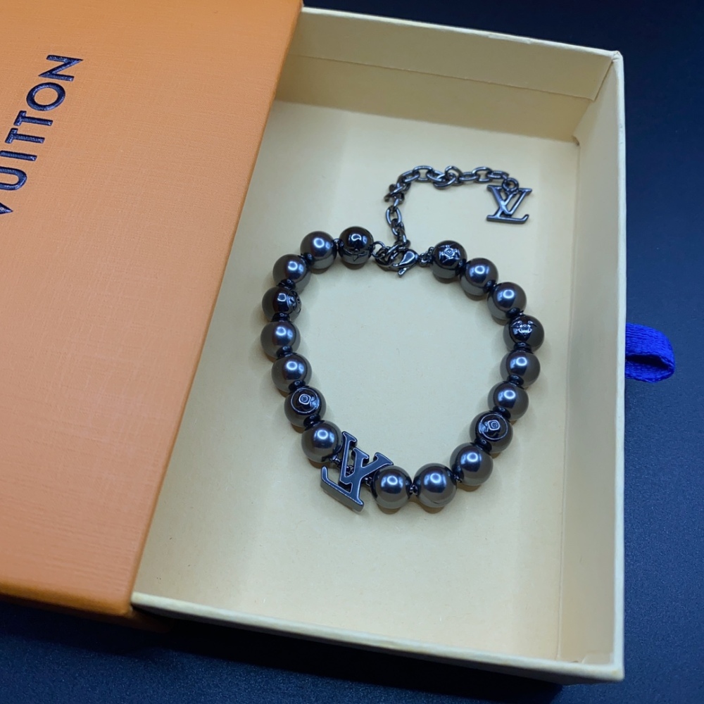 001 LV New Style Necklace and Bracelet