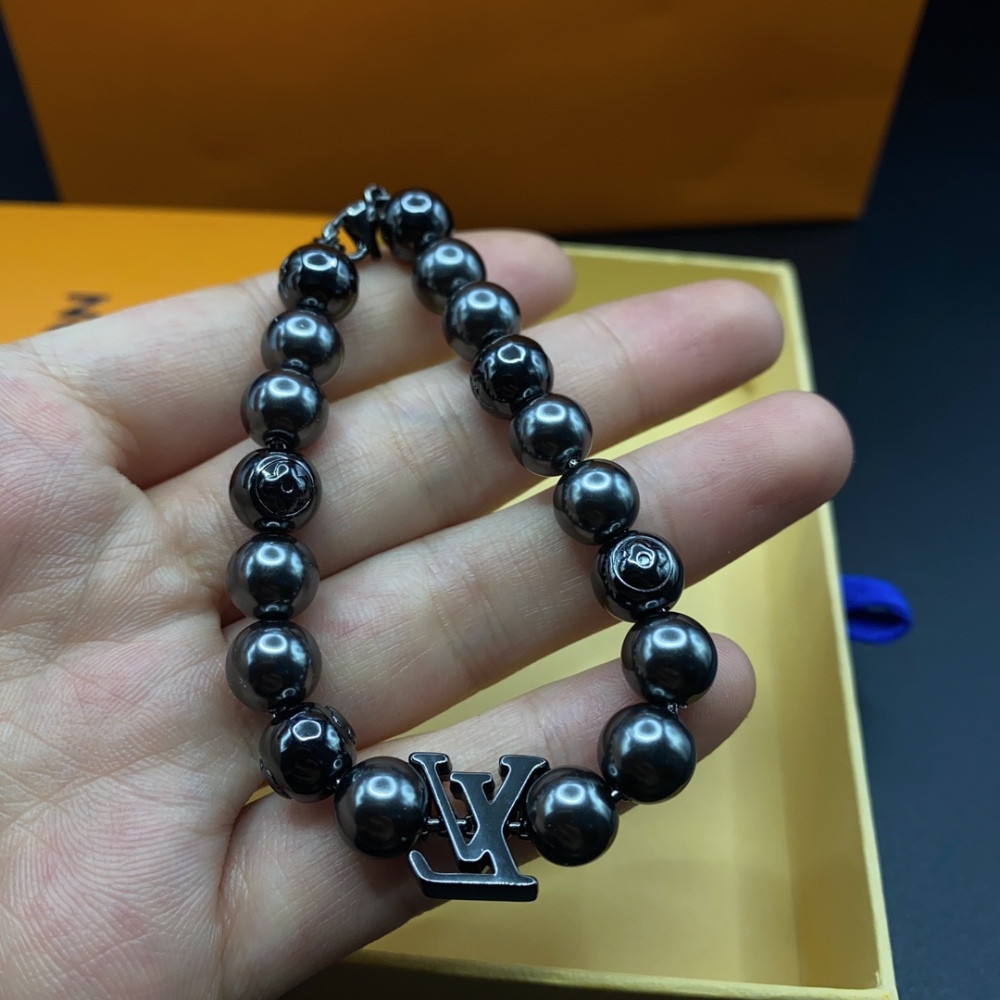 001 LV New Style Necklace and Bracelet