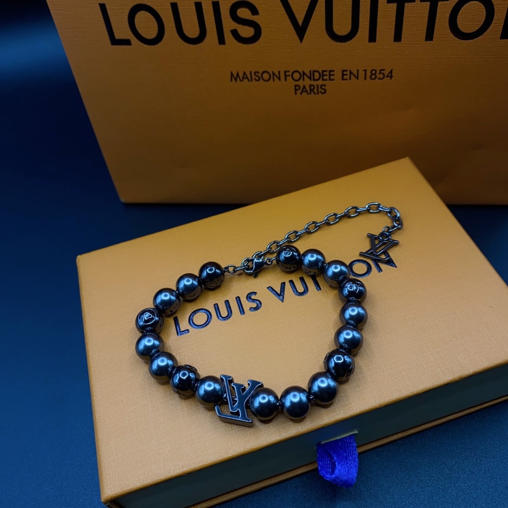001 LV New Style Necklace and Bracelet