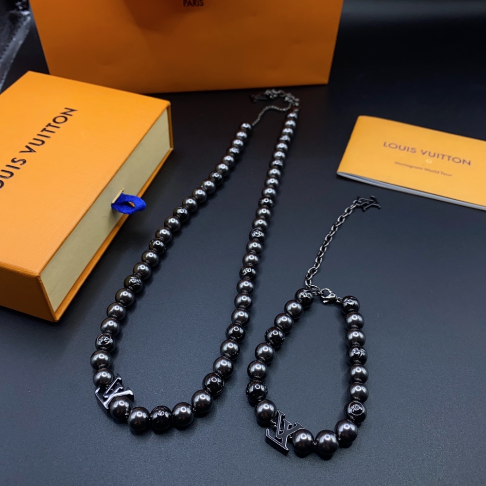 001 LV New Style Necklace and Bracelet