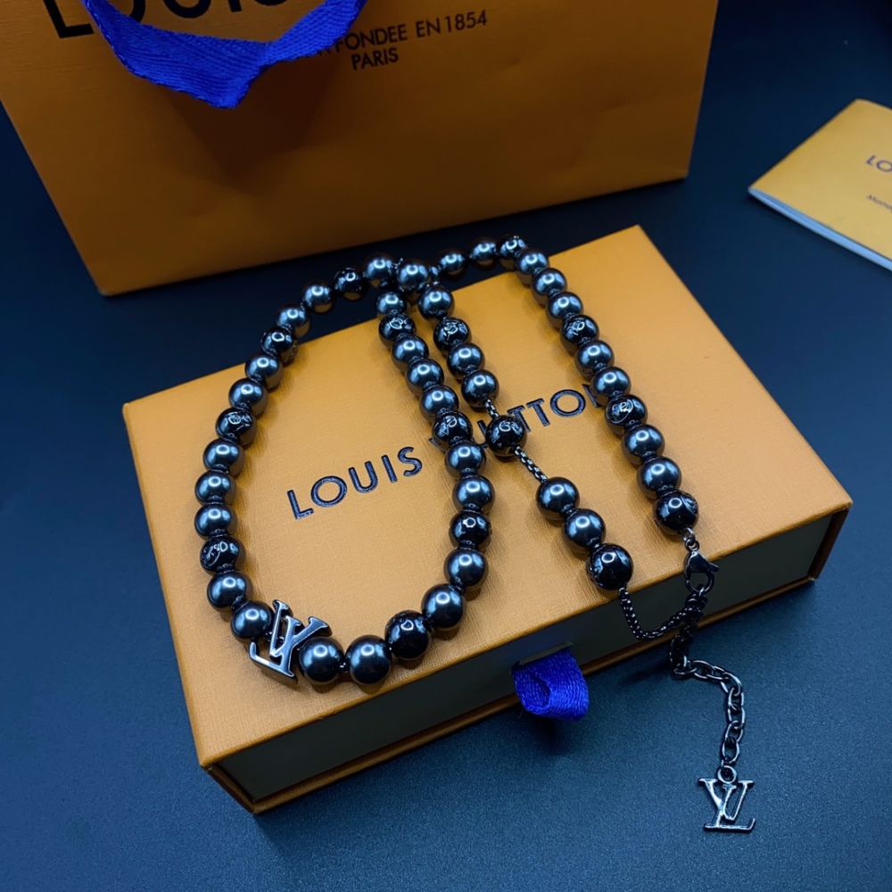 001 LV New Style Necklace and Bracelet