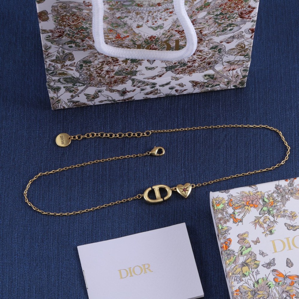 001 Dior necklace