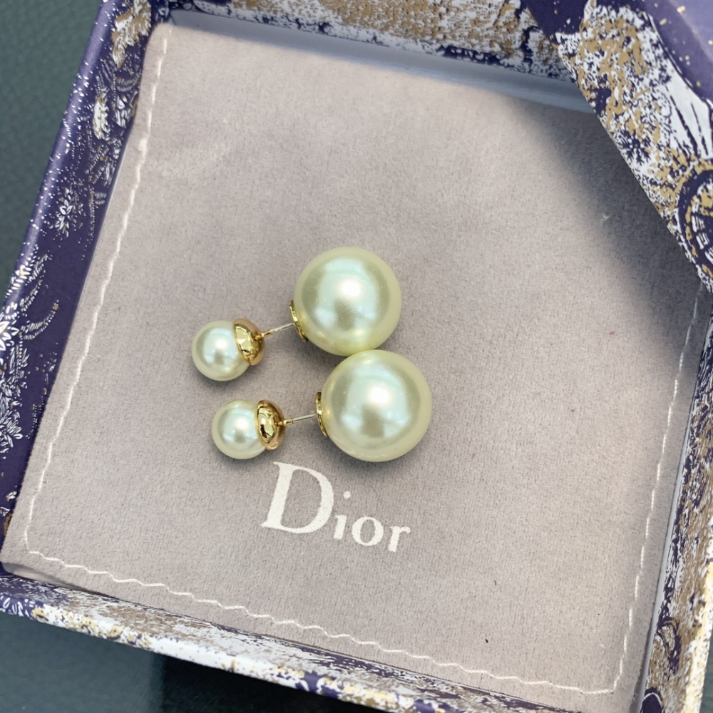 001 Dior classic simple-sized pearl earrings