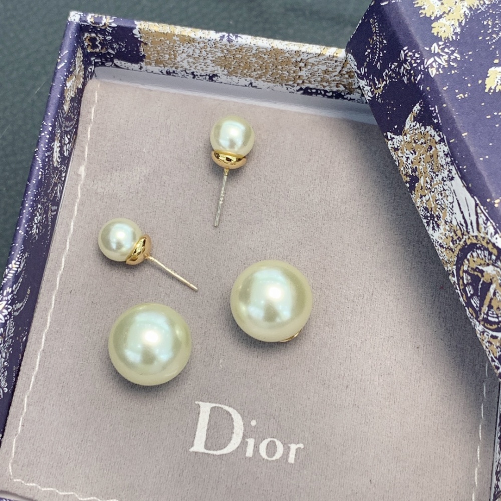 001 Dior classic simple-sized pearl earrings