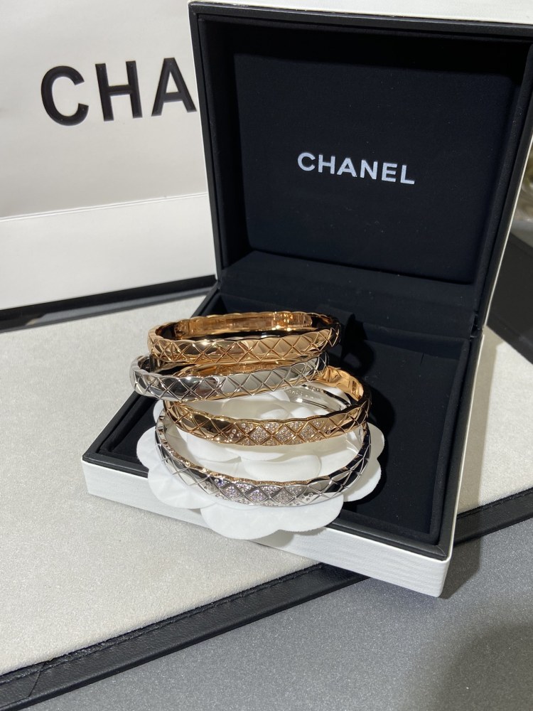 001 Canelle Geometric Wide Bracelet in Two Colors