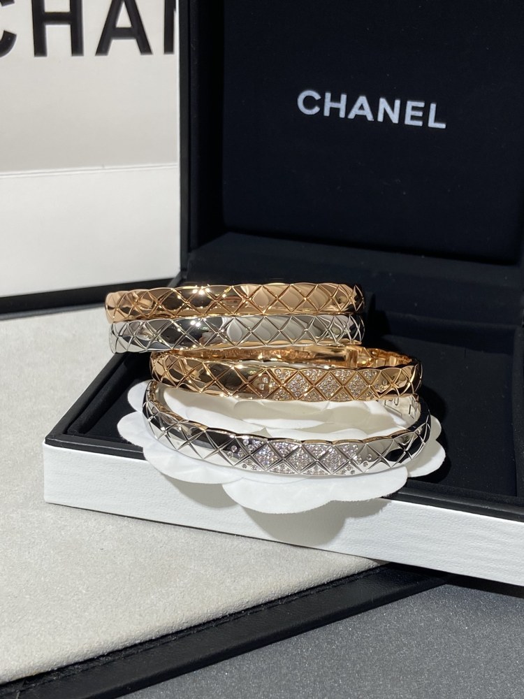 001 Canelle Geometric Wide Bracelet in Two Colors