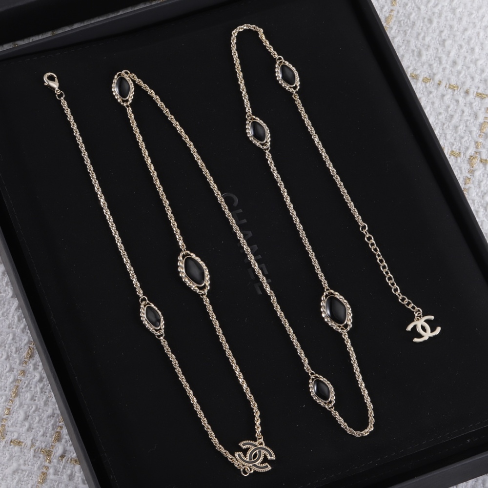 001 Chanel Little Chanel sweater chain long necklace