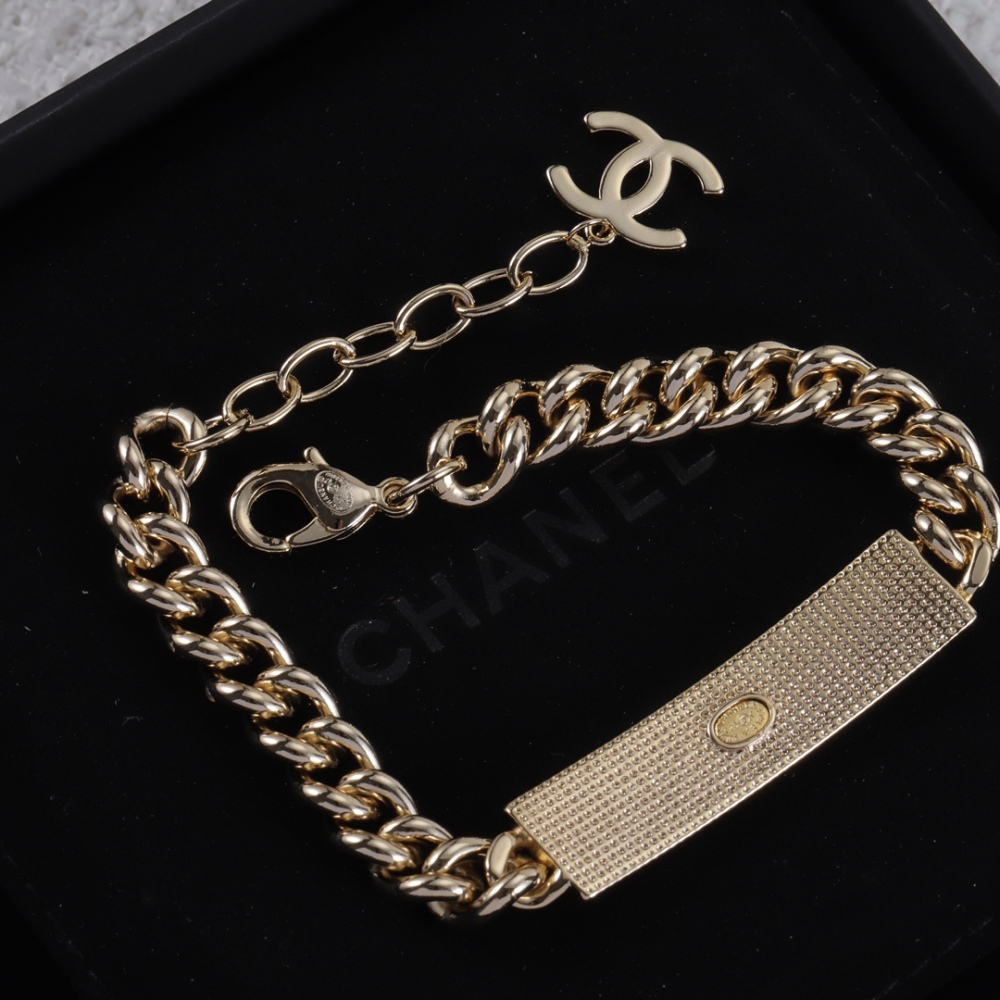 001 Chanel Petite Xiang Hand Chain