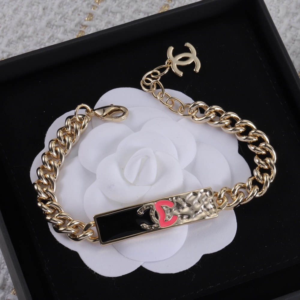 001 Chanel Petite Xiang Hand Chain
