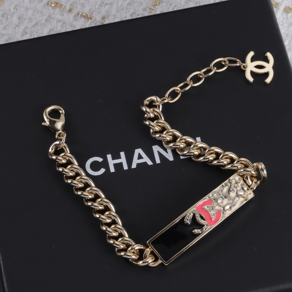 001 Chanel Petite Xiang Hand Chain