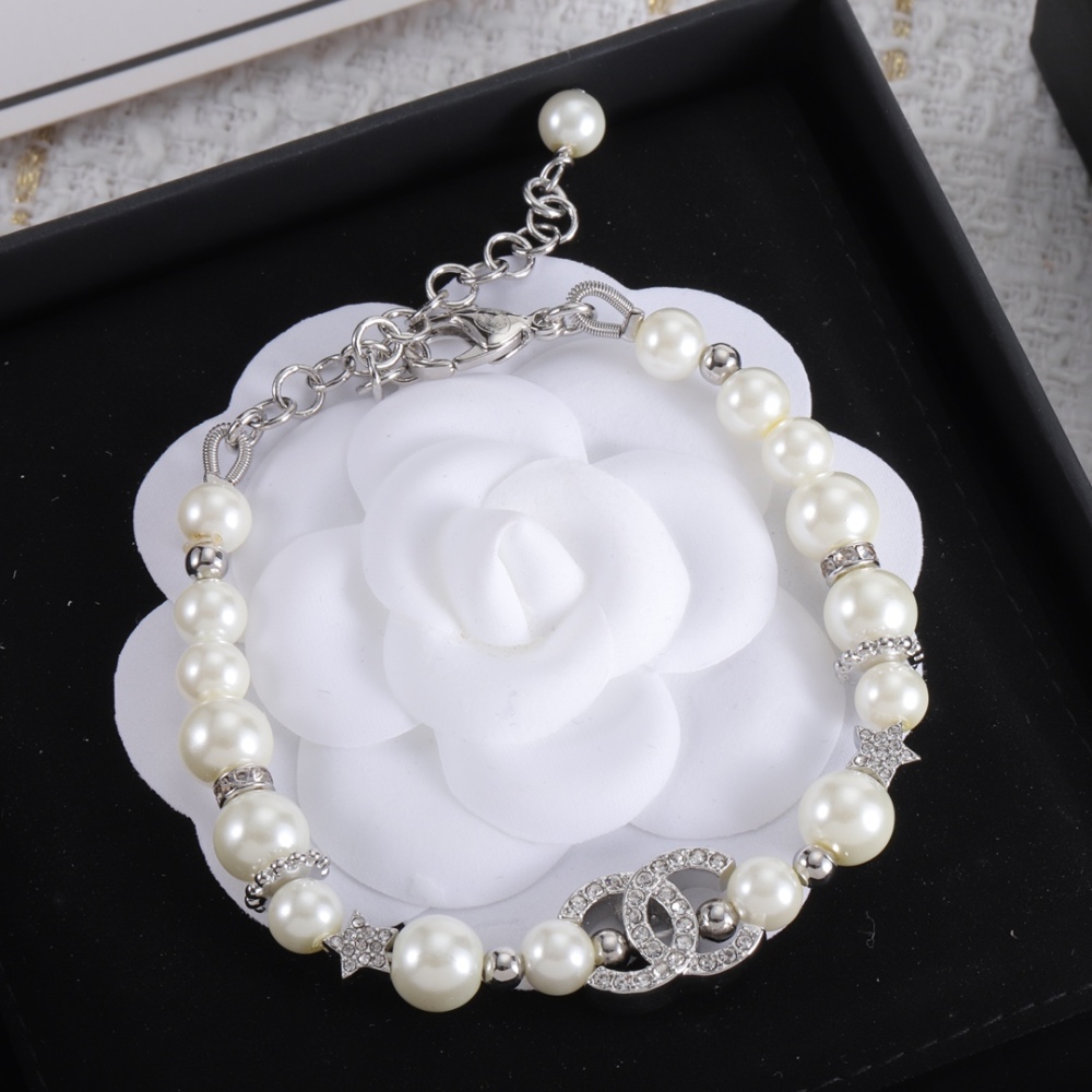 001 Chanel Petite Xiang Hand Chain
