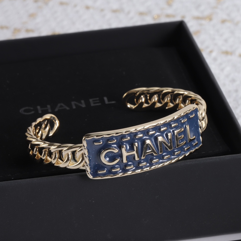 001 Chanel Petite Xiang Handband