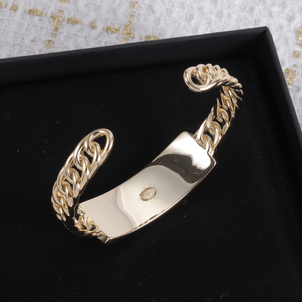 001 Chanel Petite Xiang Handband