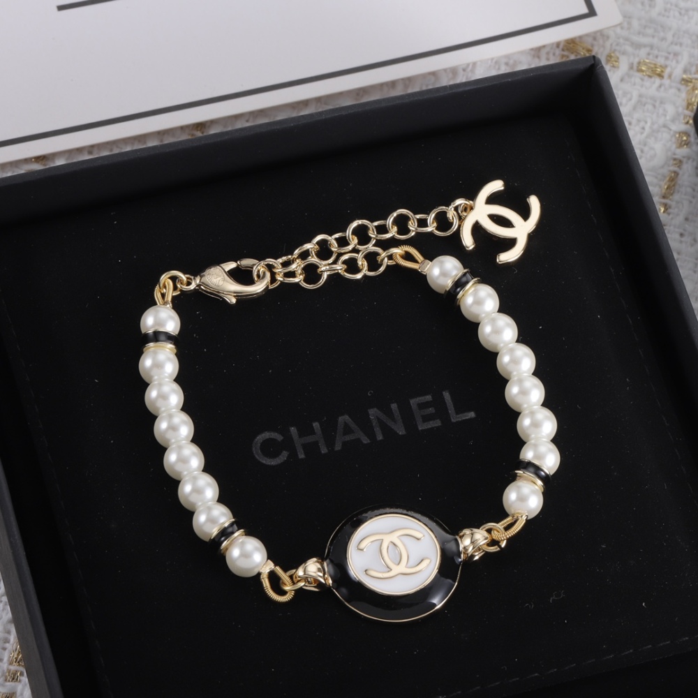 001 Chanel Petite Xiang Hand Chain