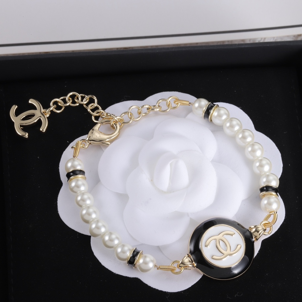 001 Chanel Petite Xiang Hand Chain