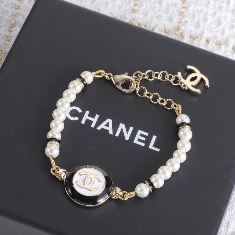 001 Chanel Petite Xiang Hand Chain