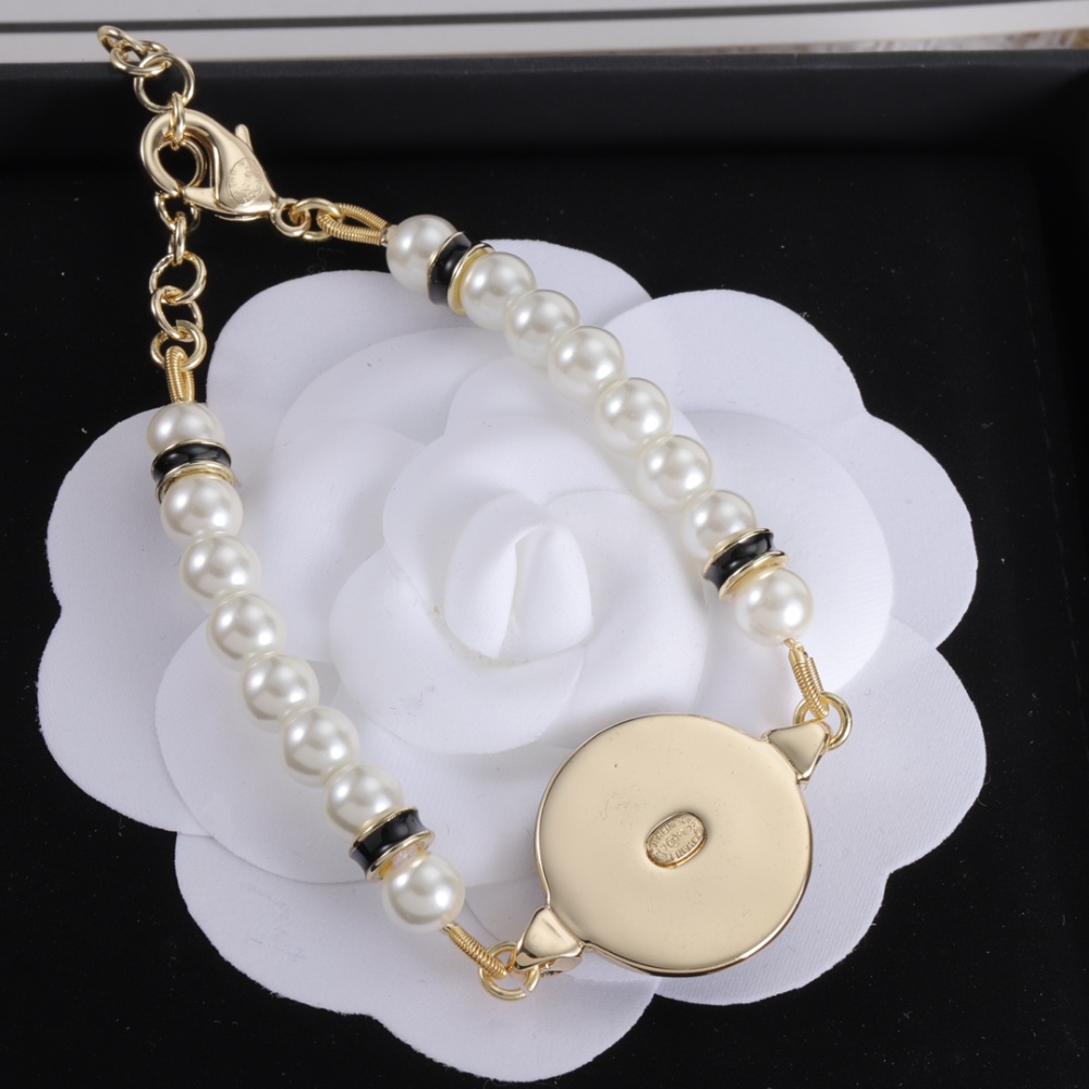 001 Chanel Petite Xiang Hand Chain
