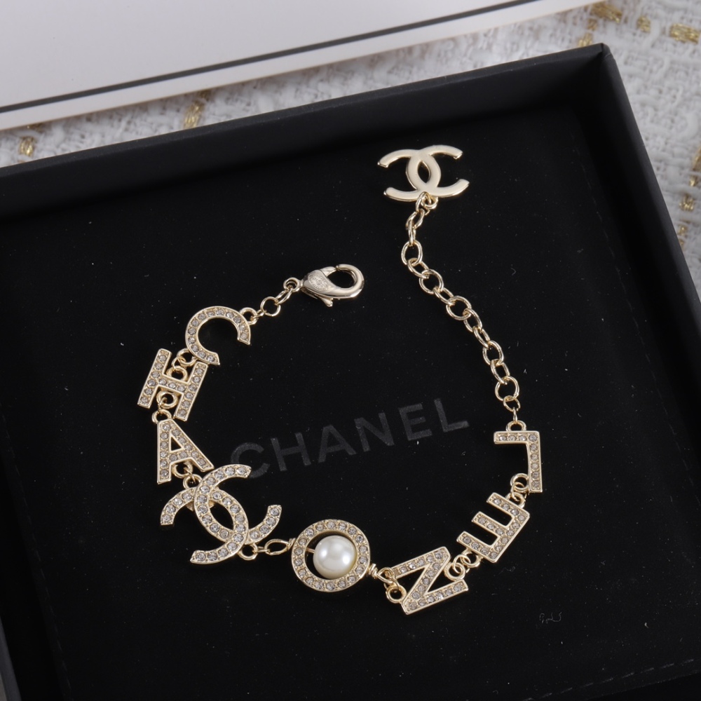 001 Chanel Petite Xiang Hand Chain