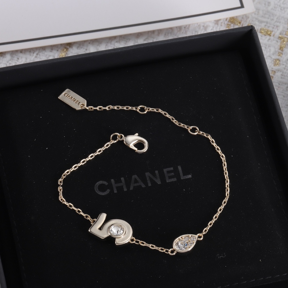 001 Chanel Petite Xiang Hand Chain