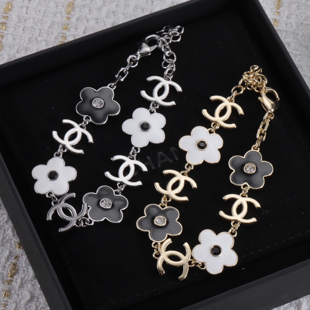 001 Chanel Petite Xiang Hand Chain