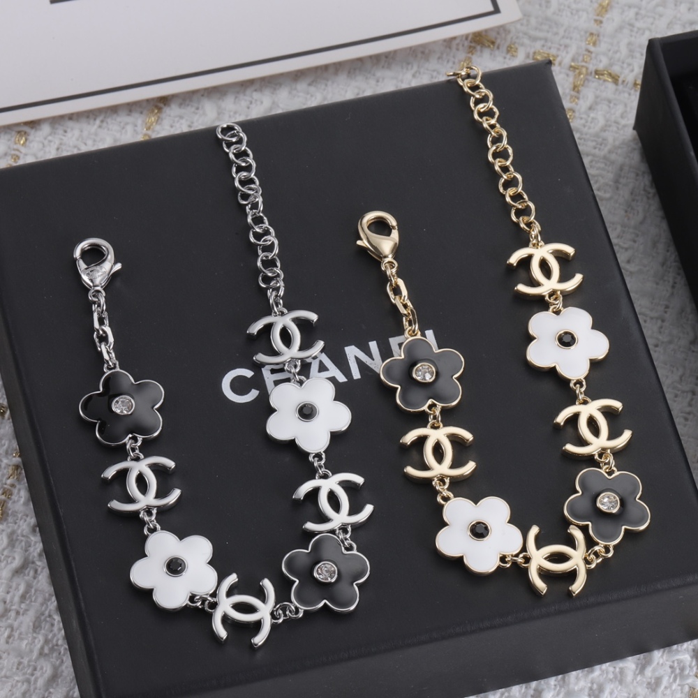 001 Chanel Petite Xiang Hand Chain