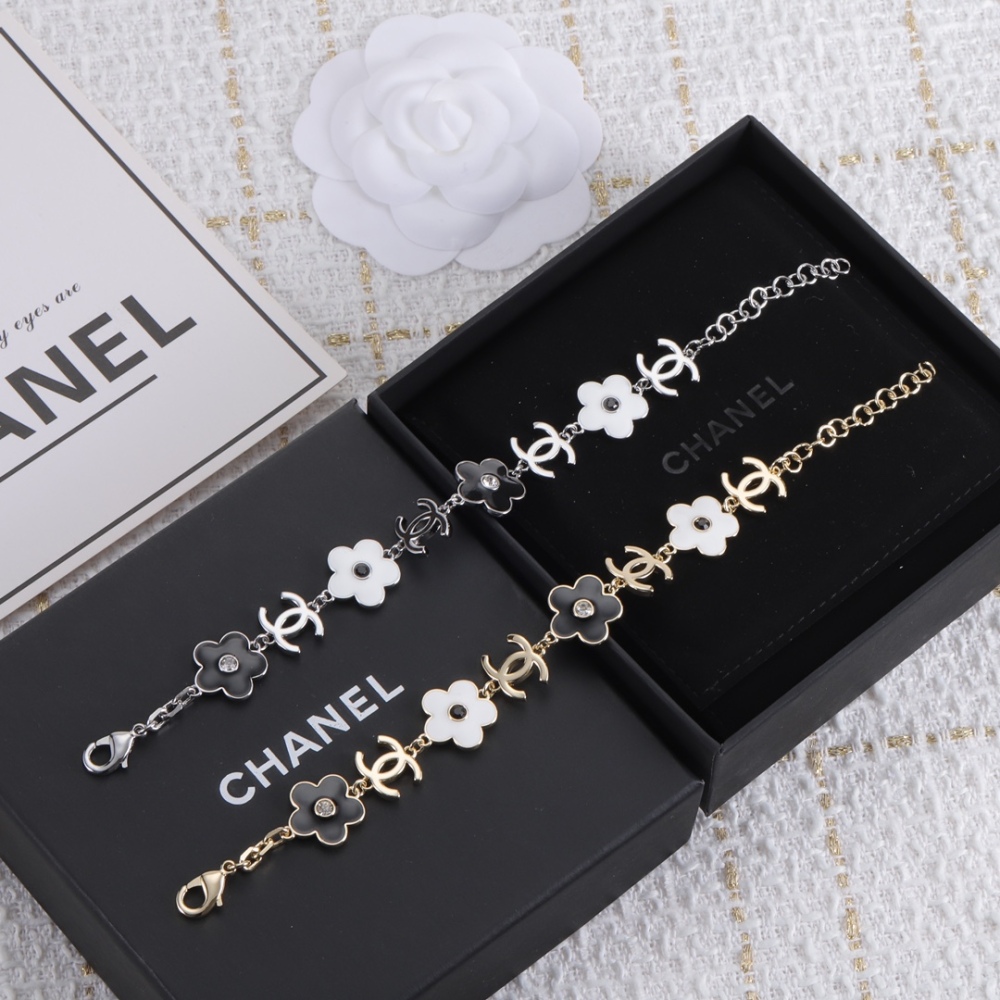 001 Chanel Petite Xiang Hand Chain