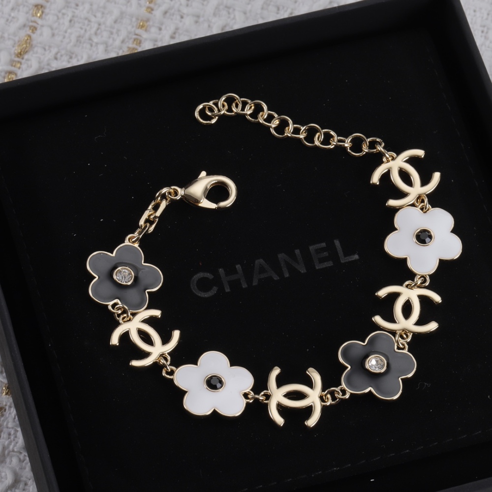 001 Chanel Petite Xiang Hand Chain
