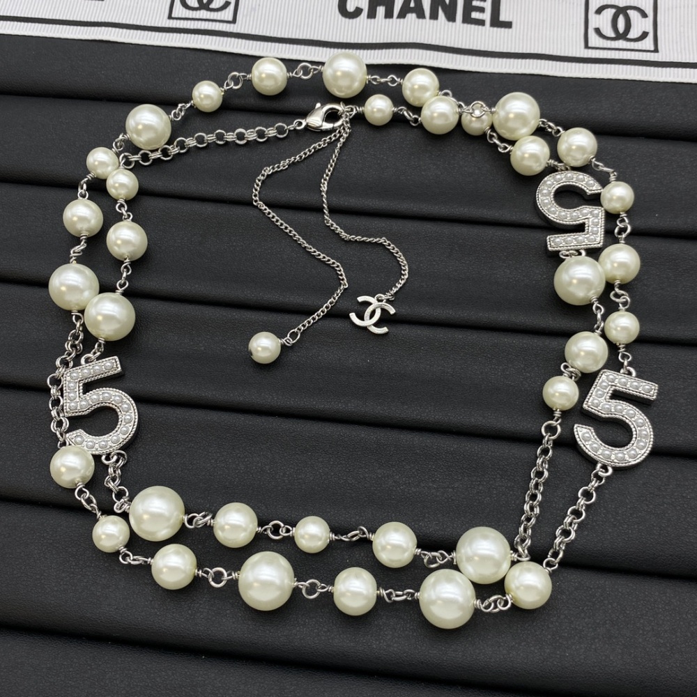001 Chanel's new sweater necklace