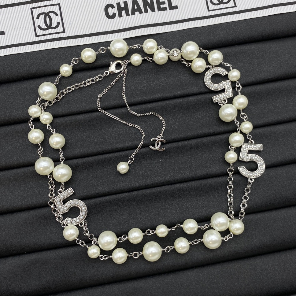 001 Chanel's new sweater necklace