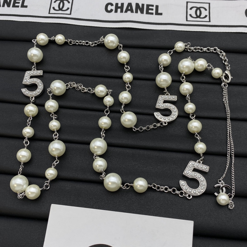 001 Chanel's new sweater necklace