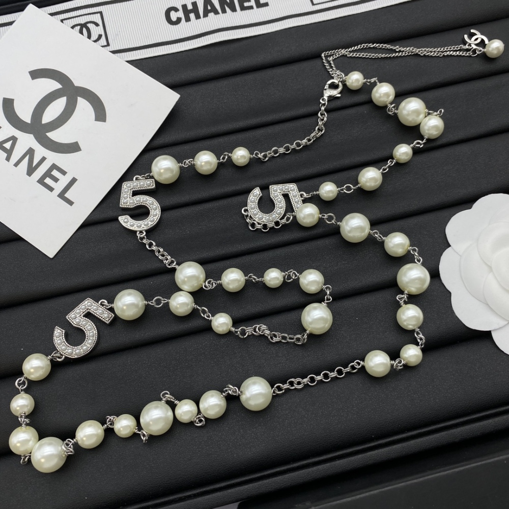 001 Chanel's new sweater necklace