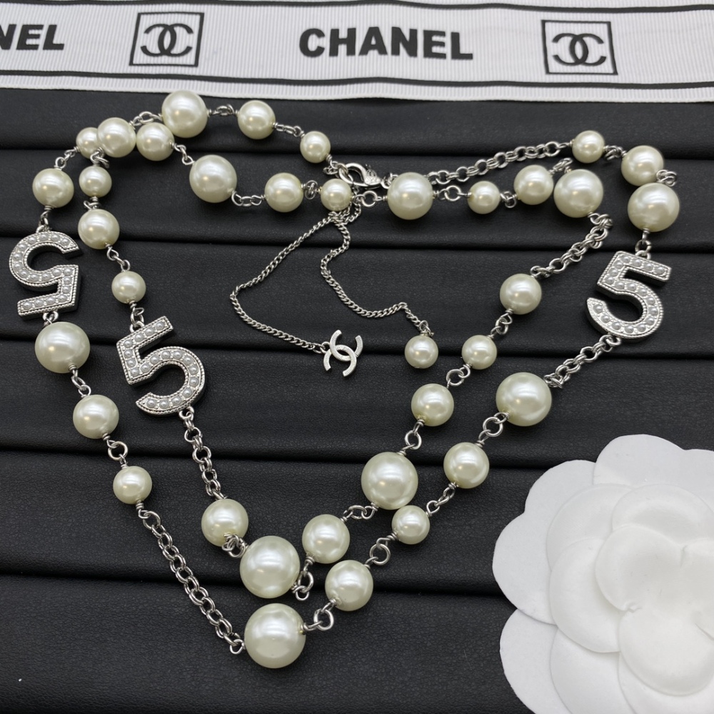 001 Chanel's new sweater necklace