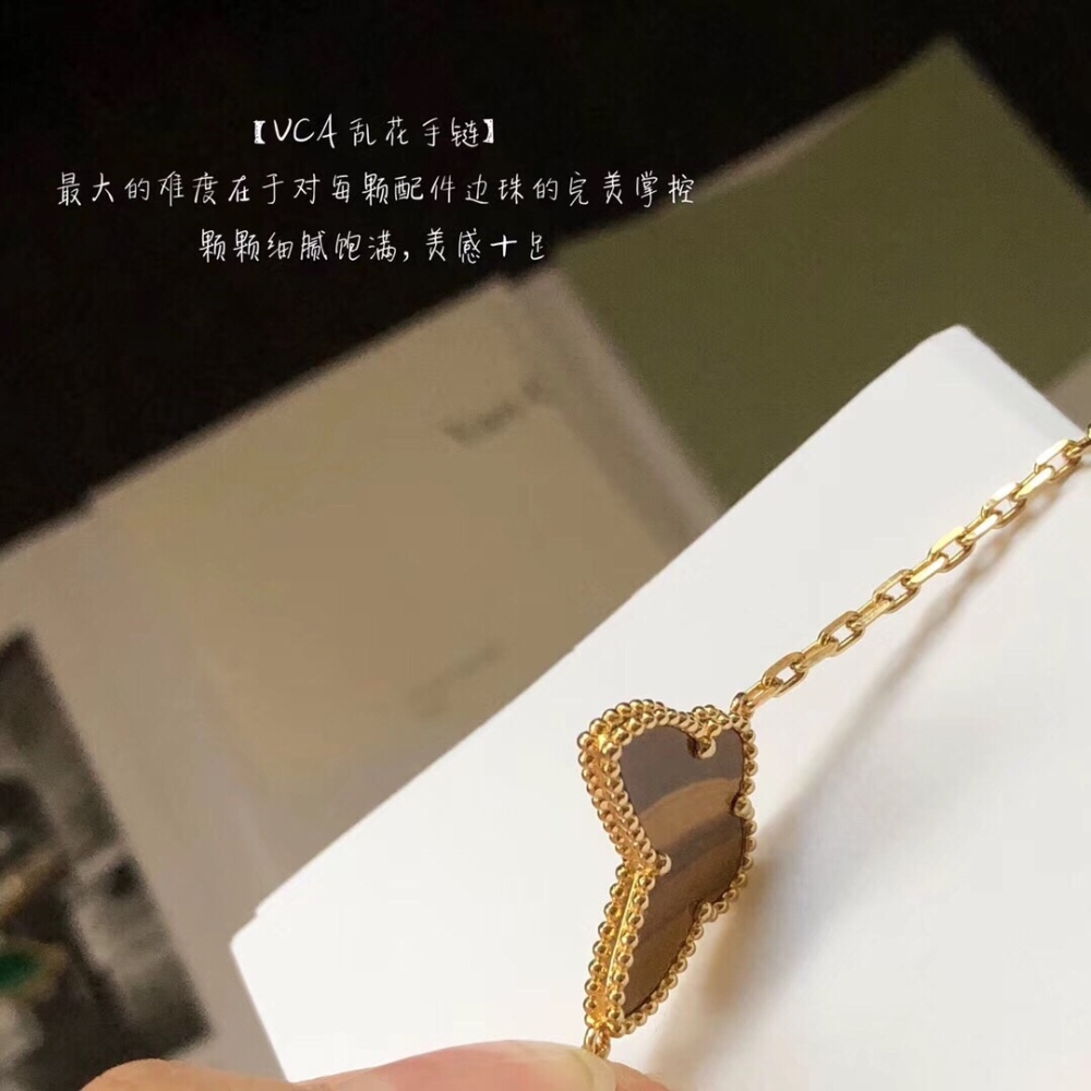 001 Van Cleef & Arpels Hand bracelet