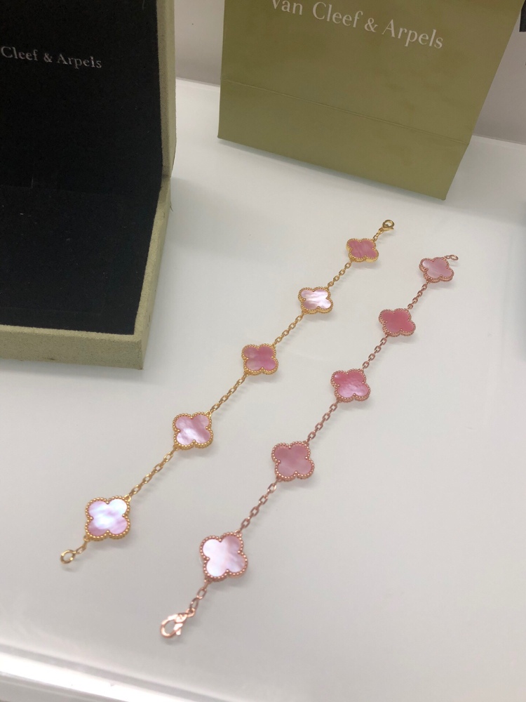 001 Van Cleef & Arpels Hand bracelet