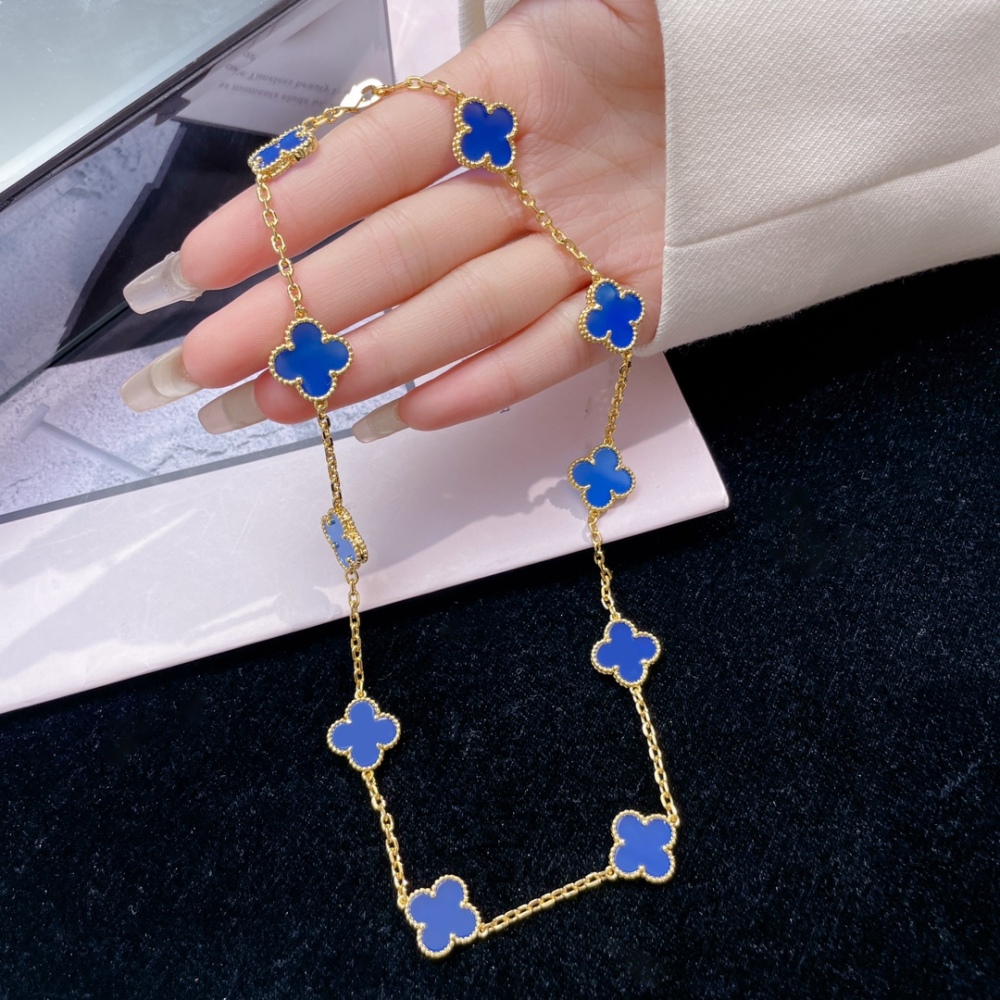 001 Van Cleef & Arpels Hand bracele