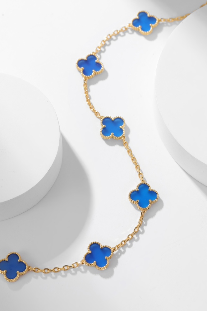 001 Van Cleef & Arpels Hand bracele