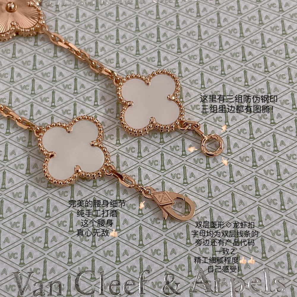 001 Van Cleef & Arpels Hand bracelet