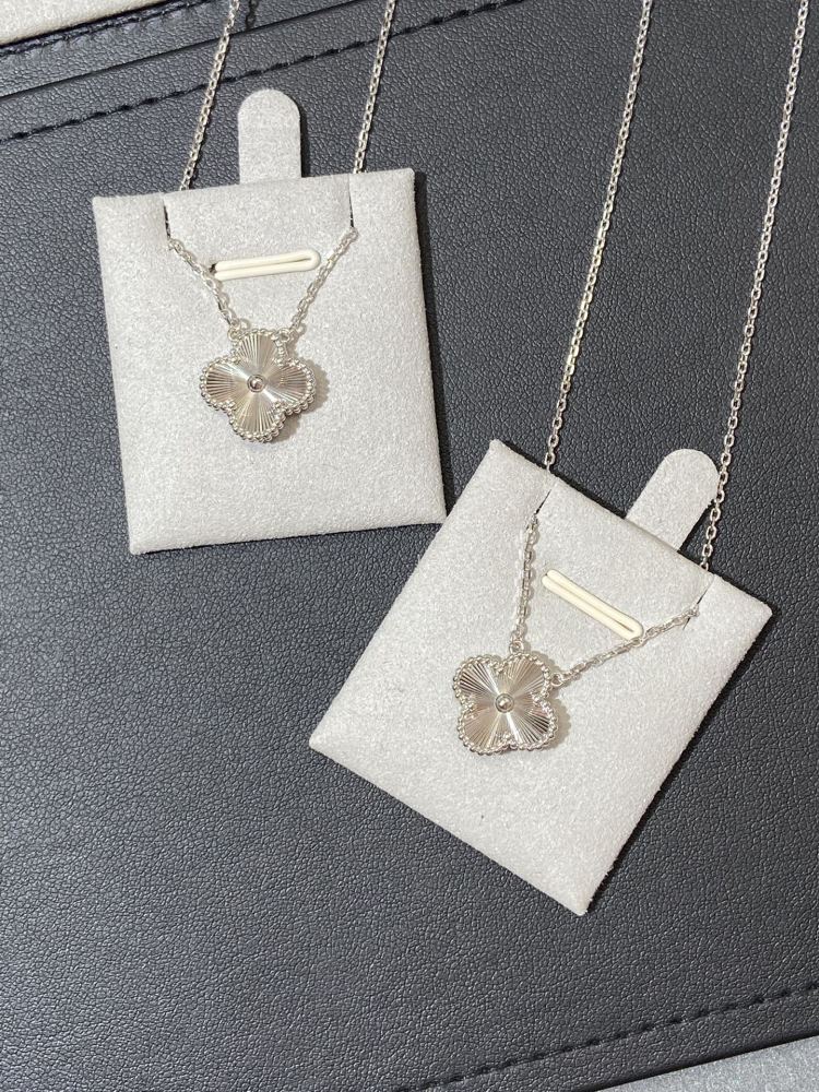 001 Van Cleef & Arpels Necklace