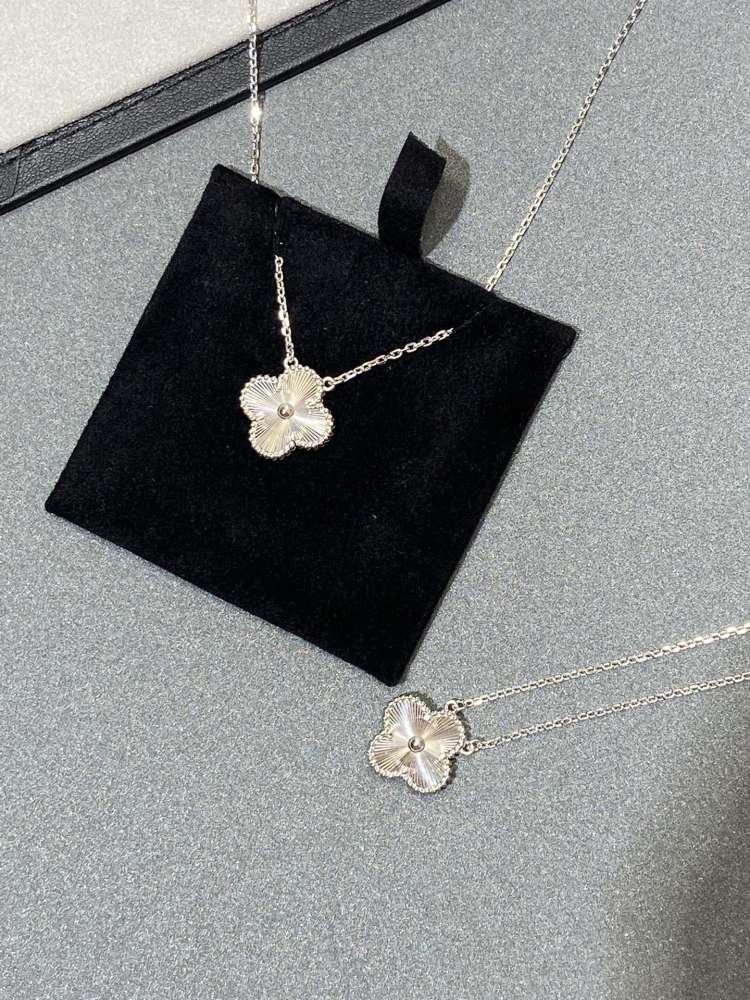 001 Van Cleef & Arpels Necklace