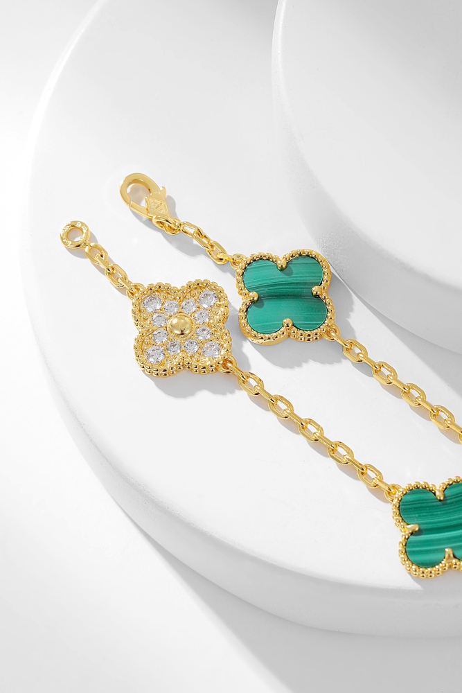 001 Van Cleef & Arpels Necklace