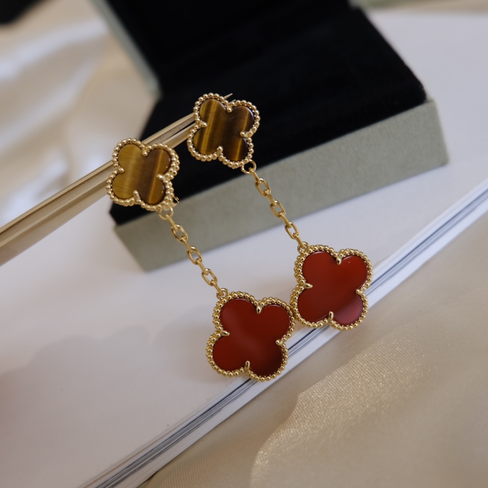 001 Van Cleef & Arpels Earrings