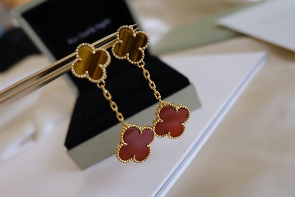 001 Van Cleef & Arpels Earrings