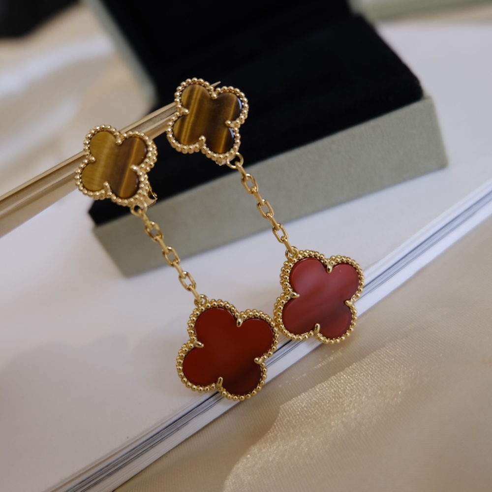 001 Van Cleef & Arpels Earrings
