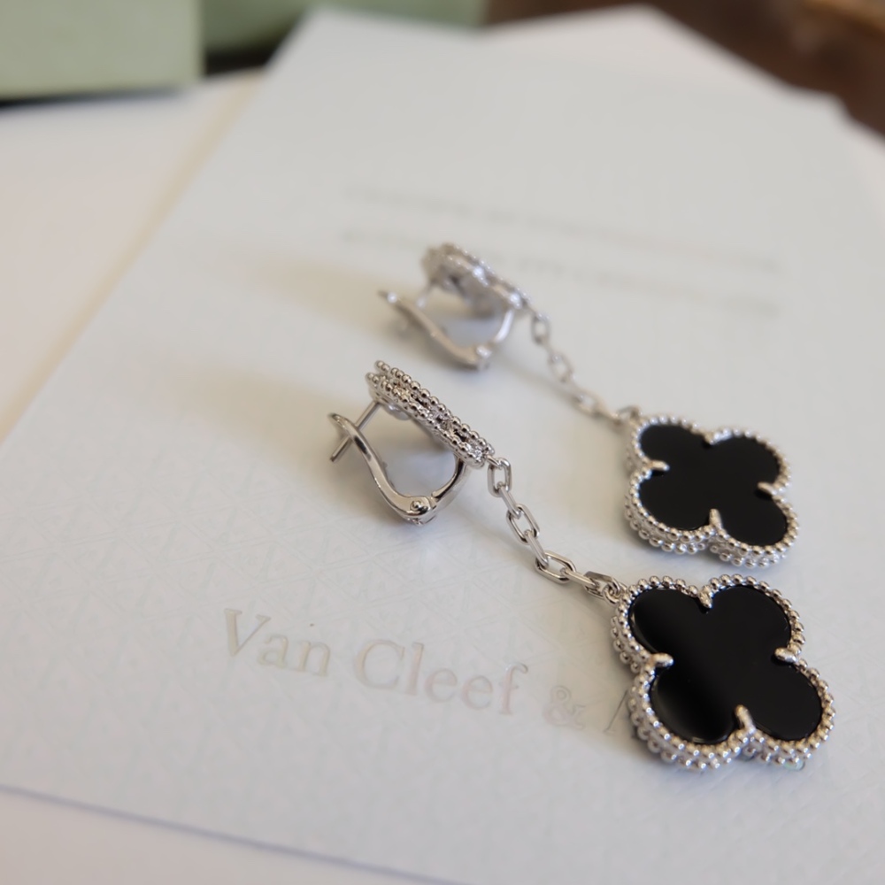 001 Van Cleef & Arpels Earrings