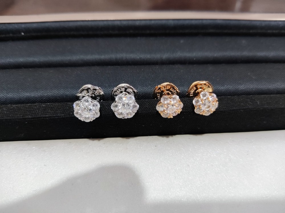 001 Van Cleef & Arpels Earrings