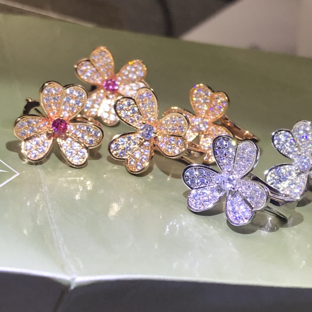 001 Van Cleef & Arpels Earrings