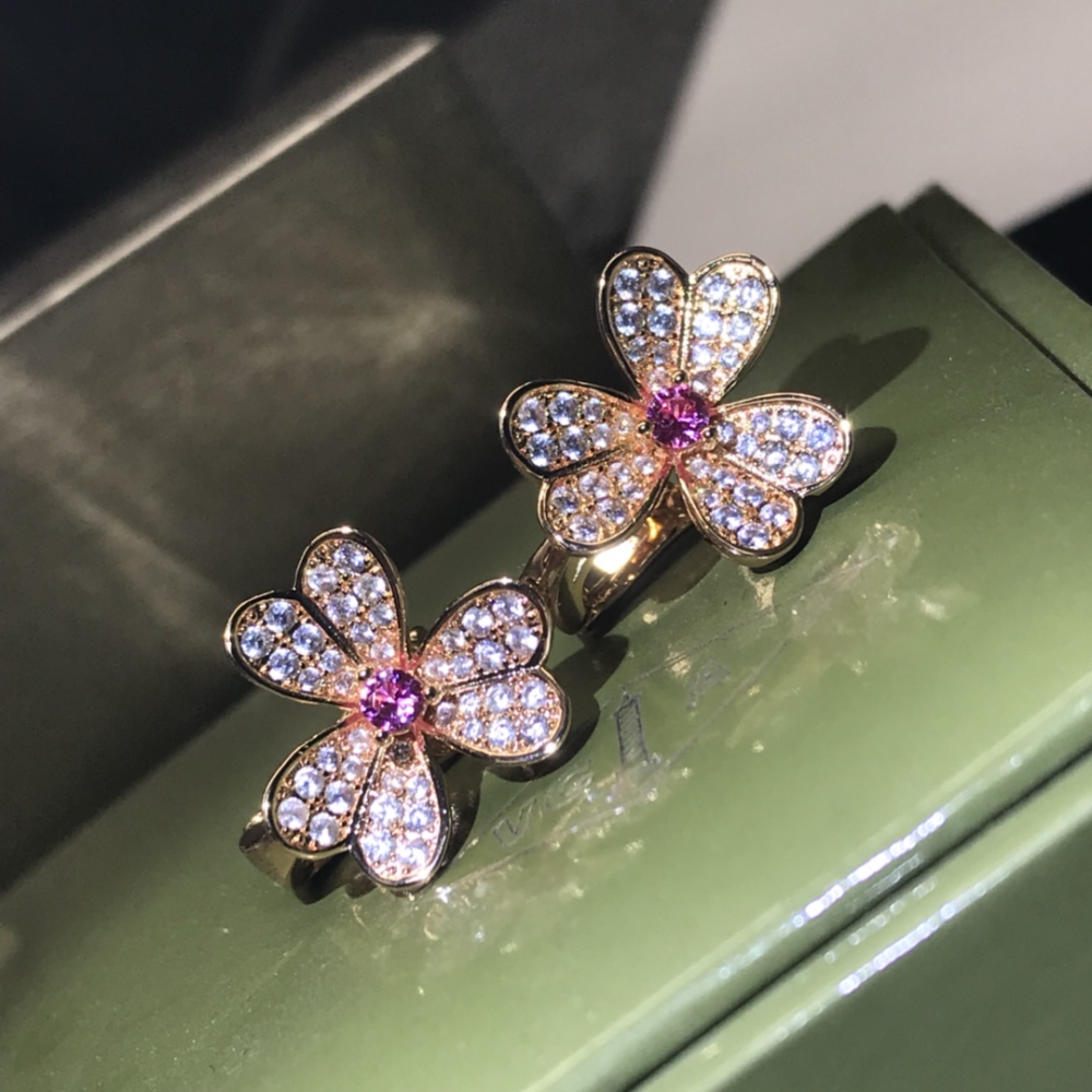 001 Van Cleef & Arpels Earrings