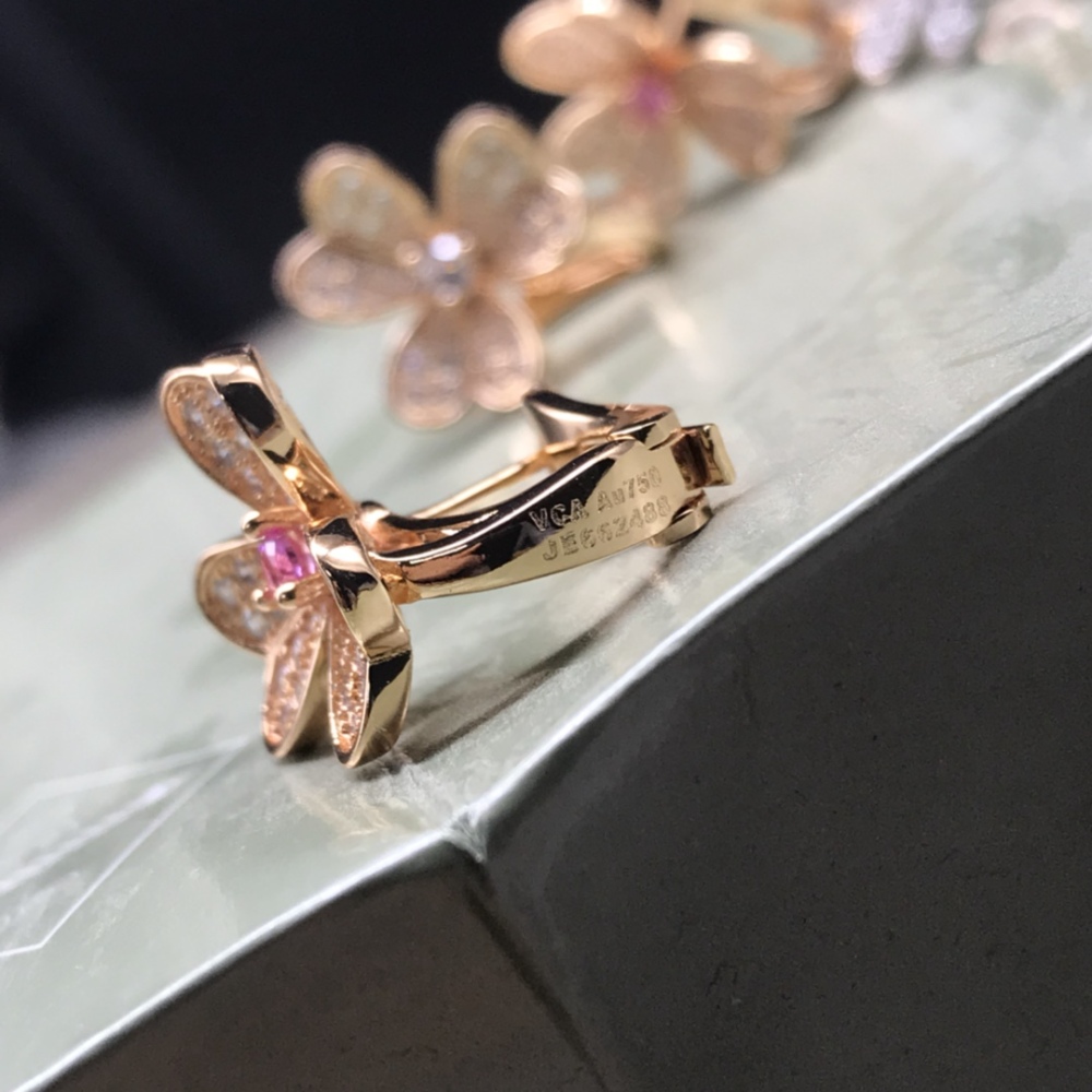001 Van Cleef & Arpels Earrings