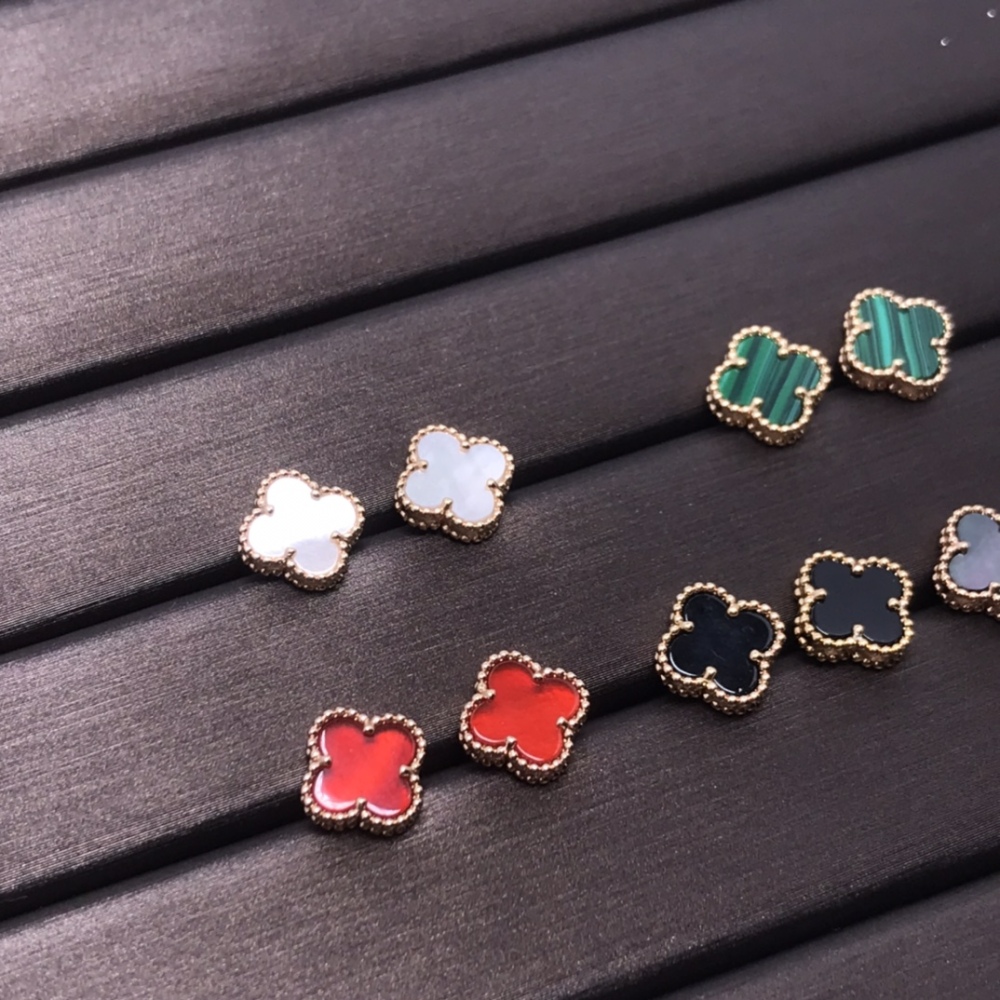001 Van Cleef & Arpels Earrings