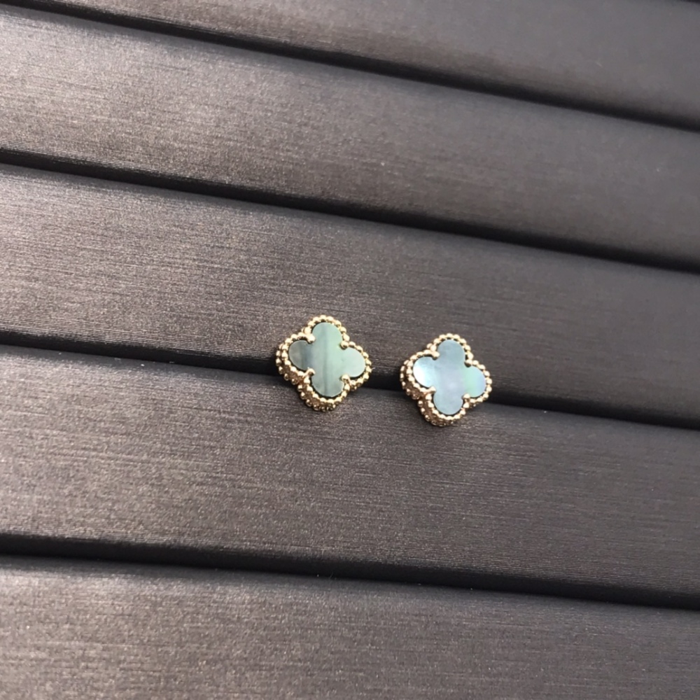 001 Van Cleef & Arpels Earrings